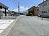 外観：陽当たりの良い南側道路は、幅員8.0mとゆったり♪