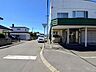 外観：【現地土地写真】郵便局や銀行、内科クリニックが徒歩3分圏内に揃っており、日常生活に必要な施設が身近