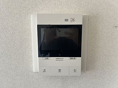 【インターフォン】来訪者の顔を室内から確認できるTVモニター付きインターホン!