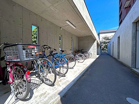 【駐輪場】JR札幌駅まで徒歩12分!専有面積95.10平米のゆとりある4LDK角部屋です。