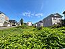外観：【現地土地】JRとバスを利用でき、手稲駅方面へのアクセスも確保された立地。