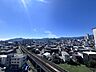 その他：【眺望】遠方の山々や街並みを一望できる、開放感あふれるパノラマビュー。
