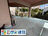 2階のバルコニー（画像加工済。現況は現地にてご確認ください。）