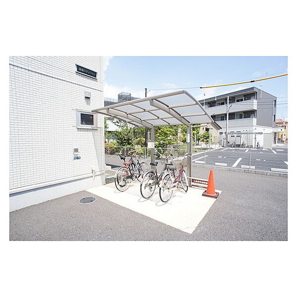 画像9:自転車も屋根付きです