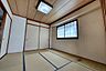 和室：くつろぎの時間を楽しめるゆったり和室