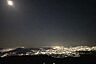 眼下に広がる街の夜景