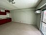 リビング/ダイニング：最上階の綺麗なお部屋で快適に過ごせます