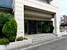 マンションの出入口です。防犯カメラ付き。
