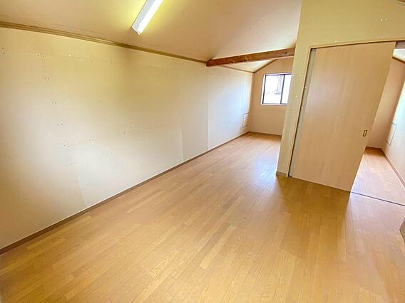 小屋裏収納　居...