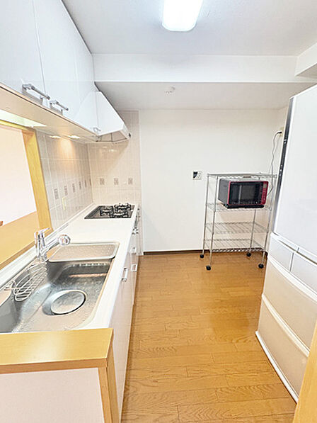 ゆとりある横幅が確保されており、冷蔵庫や家電の配置もしやすく、調理から片付けまでスムーズに行えます。