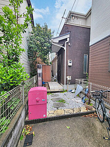 外観:2015年5月築・木造2階建・2LDK+S(納戸)・カースペース2台分!(車種制限あり) 外観:2015年5月築・木造2階建・2LDK+S(納戸)・カースペース2台分!(車種制限あり)