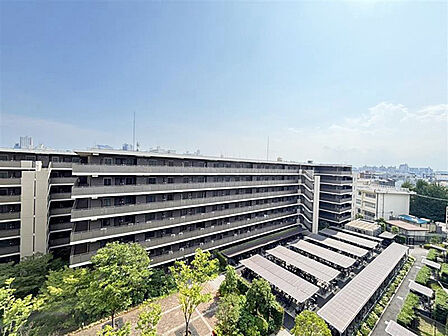 7階建最上階部分・南向き住戸の為、陽当り・眺望良好！