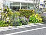その他：マンション敷地内は、緑豊かな植栽で心を癒してくれます！