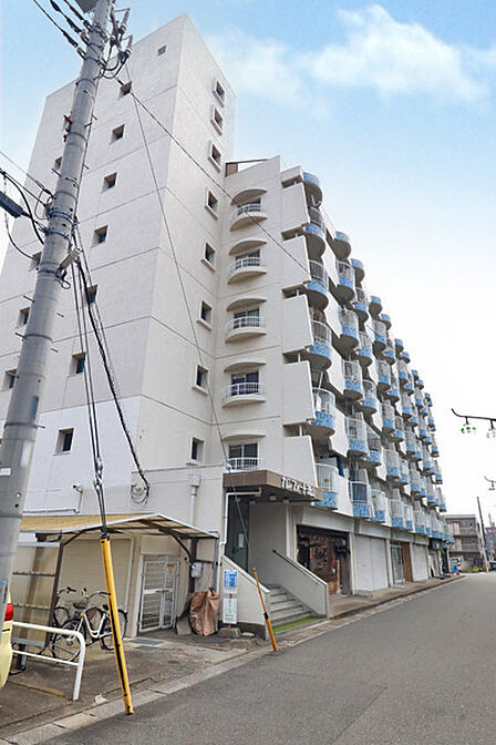 最寄駅の「南流山」駅周辺には商業施設があり、お買い物も便利です