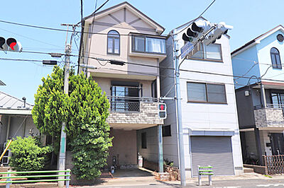 外観:西国分寺行のバス停「並木町2丁目」停まで徒歩1分。暑さや寒さの影響を受けにくく、快適に移動できます。 外観:西国分寺行のバス停「並木町2丁目」停まで徒歩1分。暑さや寒さの影響を受けにくく、快適に移動できます。
