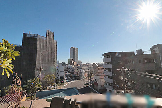 バルコニーから...