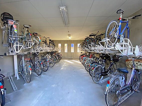 屋内の自転車置...