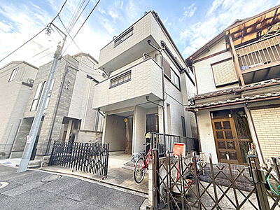 外観:スタイリッシュな外観が目を引く戸建住宅です。 外観:スタイリッシュな外観が目を引く戸建住宅です。