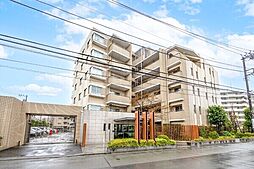 小田急「千歳船橋」駅徒歩14分他、複数路線利用可。セコム「LIFE EYE`S」が導入されています。【現地外観】