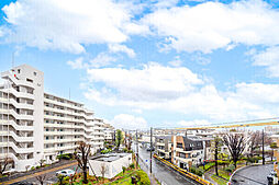 6階建4階部分、住戸からの眺望です。晴れた日には気持ちの良い青空を楽しむことができそうです。【住戸からの眺望写真】