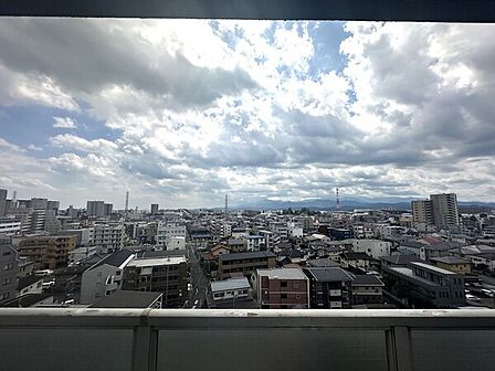 【南西側バルコニーからの眺望】