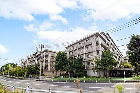 上階からの生活音を気にせずお過ごしいただける最上階住戸です。