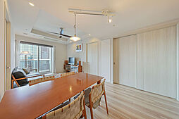 ※販売対象に家具・調度品は含まれません。LDに収納が備わっているので、ご家族共用の物や書類などを整理・整頓できます。