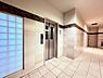 その他：三菱地所コミュニティによる日勤管理体制のマンションです。共用部は手入れが行き届き、清潔な印象です。【エレベーター】