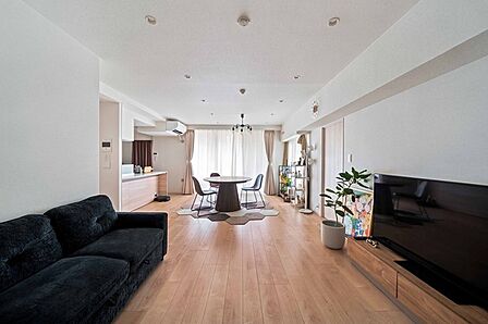 ※販売対象に家具・調度品は含まれません。優しい色味でまとめられた温かみのある内装で、癒やしの空間が作り上げられています。