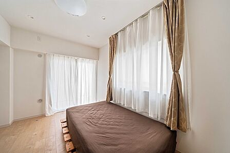 ※販売対象に家具・調度品は含まれません。LDに隣接した約6.7帖の洋室。収納が備わっており、住空間を有効活用できます。
