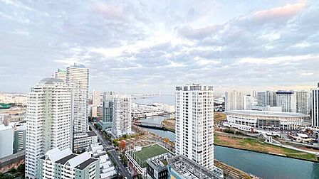 横浜ベイブリッジを望む眺望（東向き）