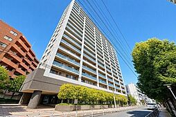 2001年12月築。地上18階地下1階建、総戸数167戸のマンションです。ペット飼育可(細則有り)。【外観】