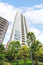 地上30階建の18階部分、角住戸。眺望良好な2面バルコニー付きで、晴れた日には東京タワーが望めます。【現地外観】