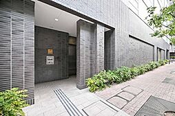 総戸数158戸のビッグコミュニティ。24時間ゴミ出し可能。ペットと一緒に暮らせます(規約有)。【エントランス】