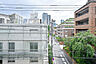 周辺：現況空室につき、ご連絡いただければ随時ご内覧が可能です。日程調整など、ぜひお気軽にご相談ください。【住戸からの眺望写真】