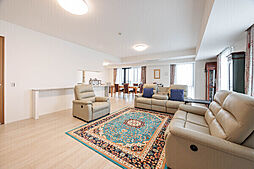 ※販売対象に家具・調度品は含まれません。キッチンはLDが見渡せる対面仕様につき、お料理中もご家族との会話が楽しめます。