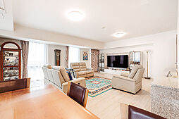 ※販売対象に家具・調度品は含まれません。開口部が多く、陽当り・通風良好な住まい。ペットと一緒に暮らせます(規約制限有)。