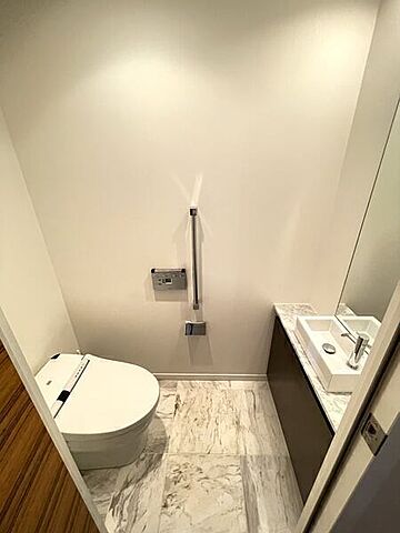 トイレ シティタワー麻布十番 10階/-