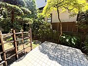 四季を感じられる植栽が迎えてくれます。
