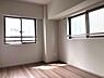 室内：南西側の洋室です