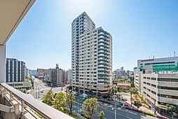 最寄り駅へ徒歩3分他、複数沿線が利用できる、交通・利便性に優れた立地。新幹線や空港利用にも便利です。【住戸からの眺望】