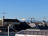 周辺：高台に位置するため、天気の良い日にはバルコニーから富士山が望めます。(対象住戸から拡大して撮影)【住戸からの眺望】