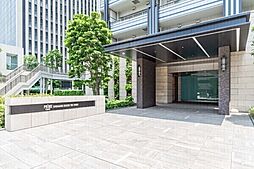 ダブルオートロック・モニタ付きインターホン搭載。共用部に宅配ボックス、マンション内にカーシェア有。【エントランス】