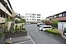 駐車場：第一種低層住居専用地域内に位置しているため、ご家族と落ち着いた環境で暮らしていただけます。【駐車場】
