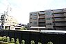 周辺：住戸からの眺望です。地上6階建の2階部分。南向きのためお天気の良い日は洗濯物がカラリと乾きそうです。【住戸からの眺望】