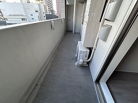 11.33平米、全居室が面する東向きバルコニー。爽やかな朝日とともに一日をスタートできそうです。【バルコニー】