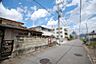 その他：小学校や幼保施設、複数の公園が徒歩圏内に揃います。子育て世帯にも暮らしやすいロケーションです。【前面道路含む現地写真】
