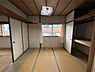 室内：※販売対象に家具・調度品は含まれません。和室が2室隣接しており、引き戸を開放して大空間としても利用可能です。押入れ有り。