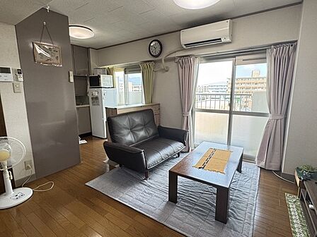 ※販売対象に家具・調度品は含まれません。居室は約14帖の広さ。家具などを使い、様々な空間アレンジができそうです。