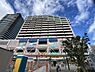 外観：ショッピング施設やレストラン、クリニック・住居が一体となったマンション。利便性の高い住環境です。【現地外観写真】